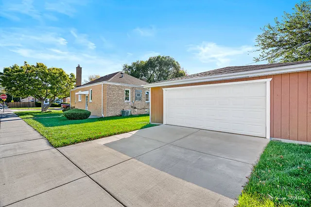 $509,900 | 5056 North Mont Clare Avenue, Chicago, IL 60656