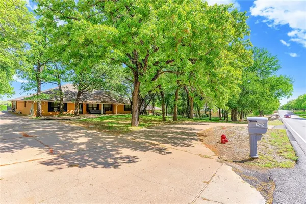 $625,000 | 6212 Westover Drive, Granbury, TX 76049