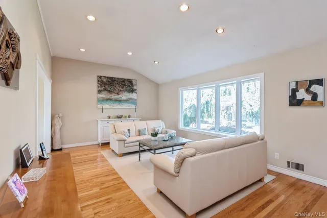 $1,375,000 | 511 Redwood Drive, Cedarhurst, NY 11516