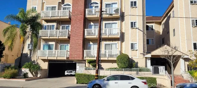 $3,200 | 5135 Zelzah Avenue, Unit 101, Encino, CA 91316