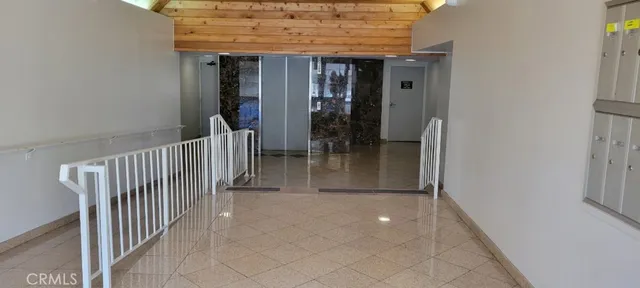 $3,200 | 5135 Zelzah Avenue, Unit 101, Encino, CA 91316