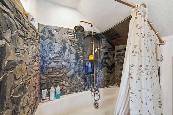 $324,900 | 11 Deadwood Road, Lewiston, CA 96052