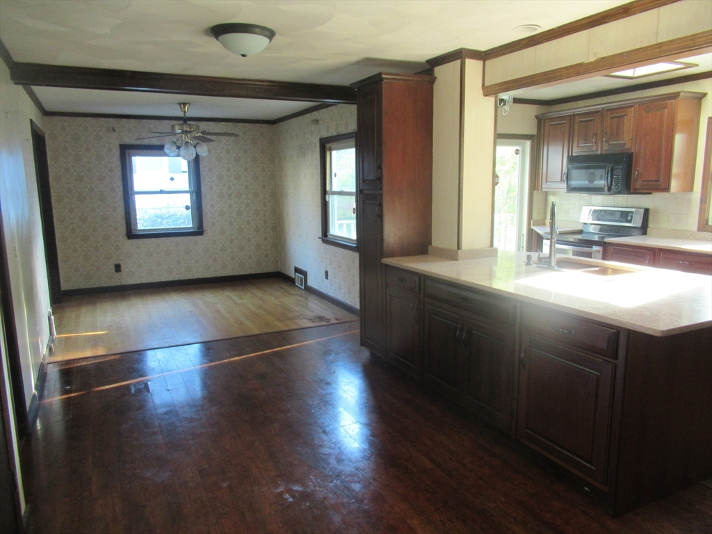69 Chapin Terrace Springfield, MA 01107 - Photo 6 of 25 Gallery Image 6