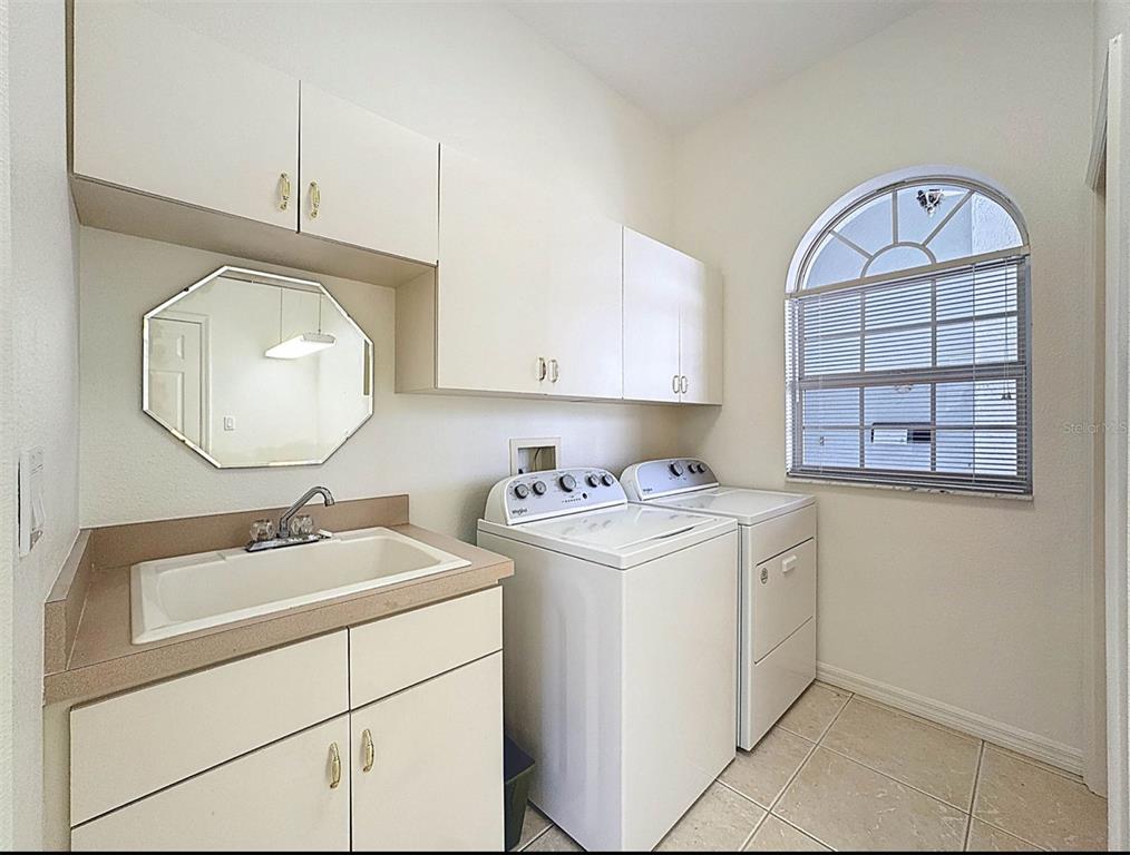 9237 Penelope Drive Weeki Wachee, FL 34613 - Photo 6 of 19 a utility room with dryer and washer