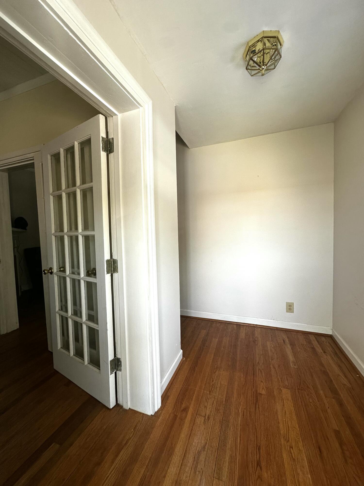 227 Fishburne Street Charleston, SC 29403 - Photo 6 of 13 227 Fishburne entry