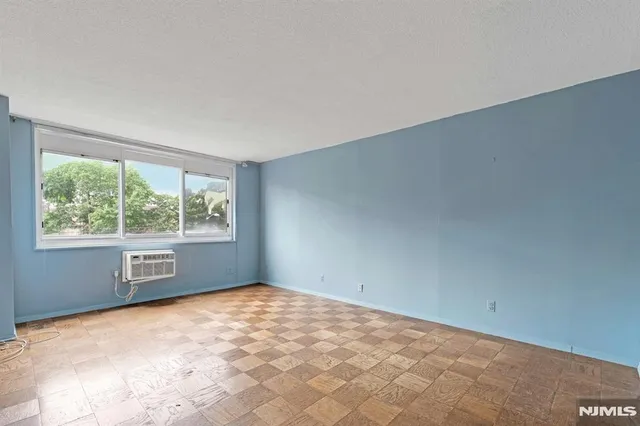 $200,000 | 2150 Center Avenue, Unit 2E, Fort Lee, NJ 07024