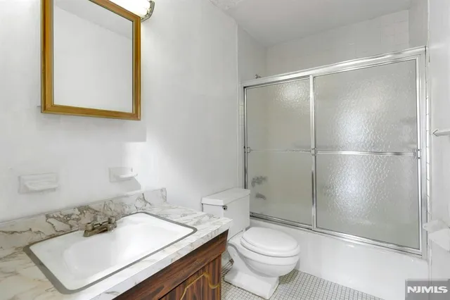 $200,000 | 2150 Center Avenue, Unit 2E, Fort Lee, NJ 07024