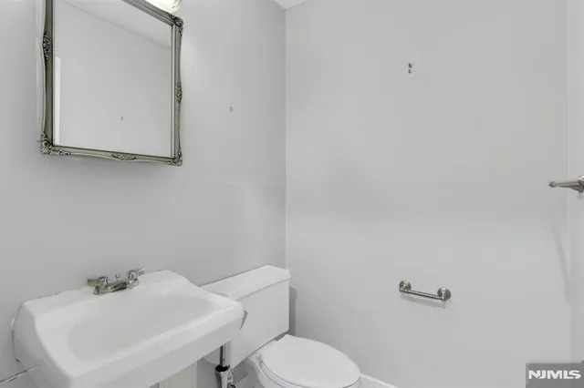 $200,000 | 2150 Center Avenue, Unit 2E, Fort Lee, NJ 07024