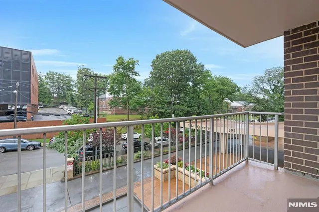 $200,000 | 2150 Center Avenue, Unit 2E, Fort Lee, NJ 07024