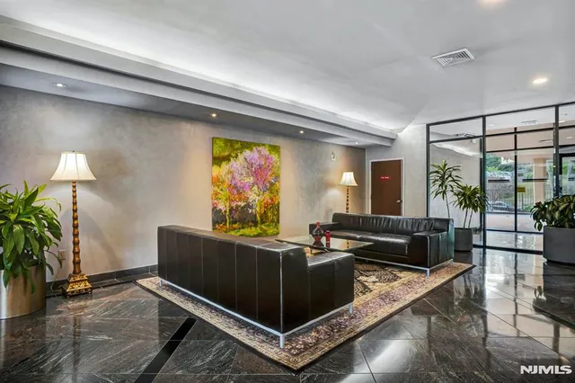 $200,000 | 2150 Center Avenue, Unit 2E, Fort Lee, NJ 07024