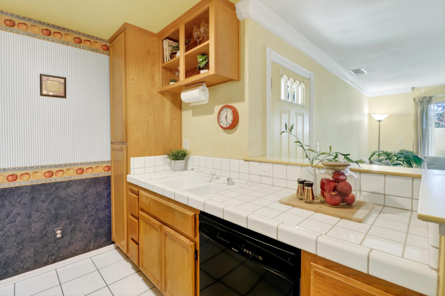 8020 Walerga Road, Unit 1009 Antelope, CA 95843 - Photo 13 of 39 Tile countertops