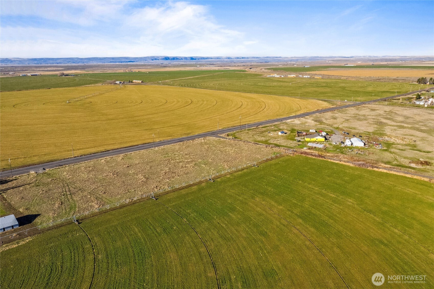 15709 Stratford Road Northeast Moses Lake, WA 98837 - Photo 11 of 19 a view of an ocean and beach