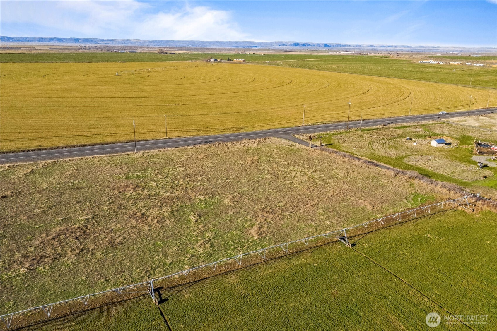 15709 Stratford Road Northeast Moses Lake, WA 98837 - Photo 13 of 19 a view of an ocean and beach