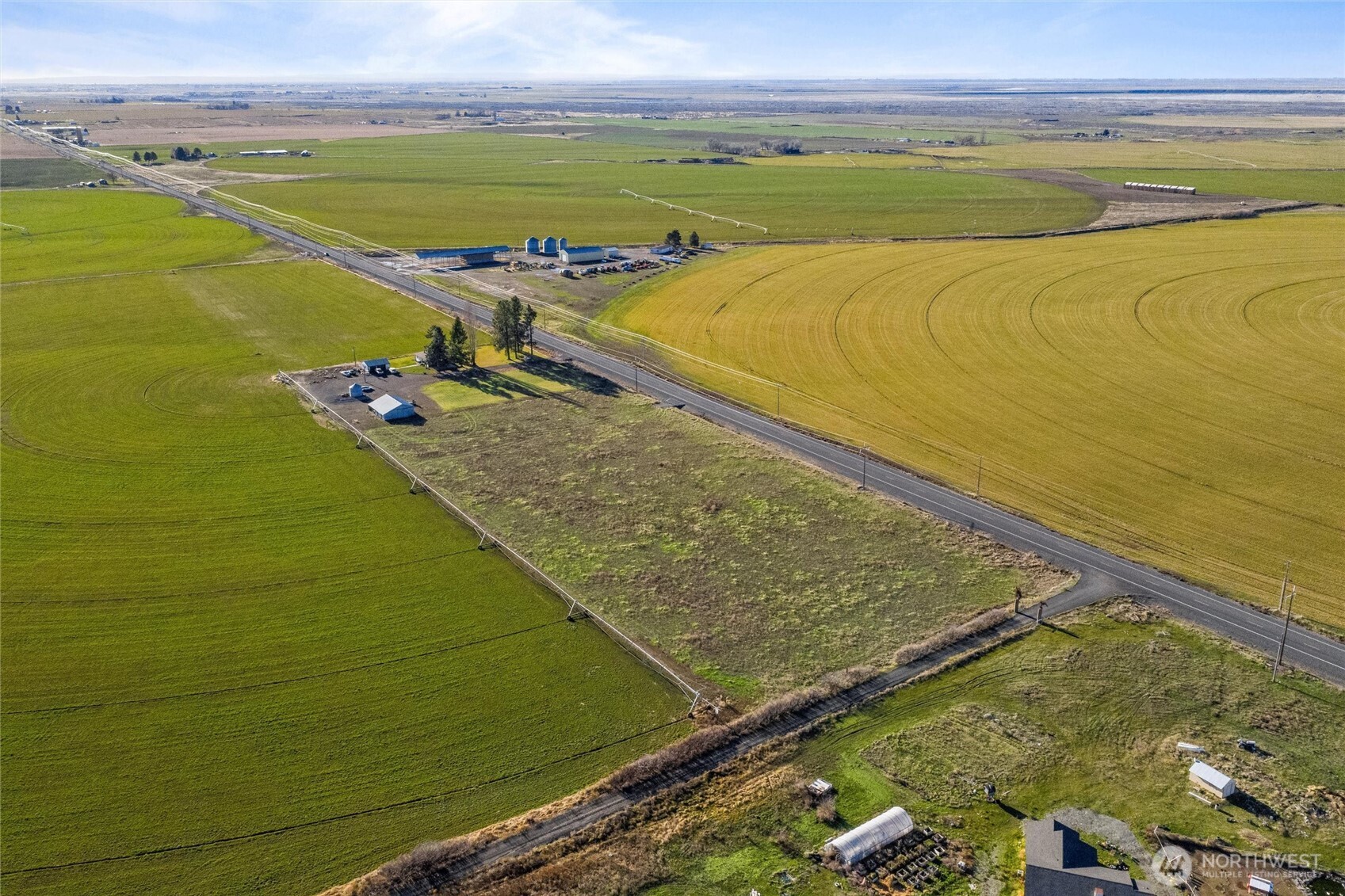 15709 Stratford Road Northeast Moses Lake, WA 98837 - Photo 3 of 19 a view of an ocean from a building