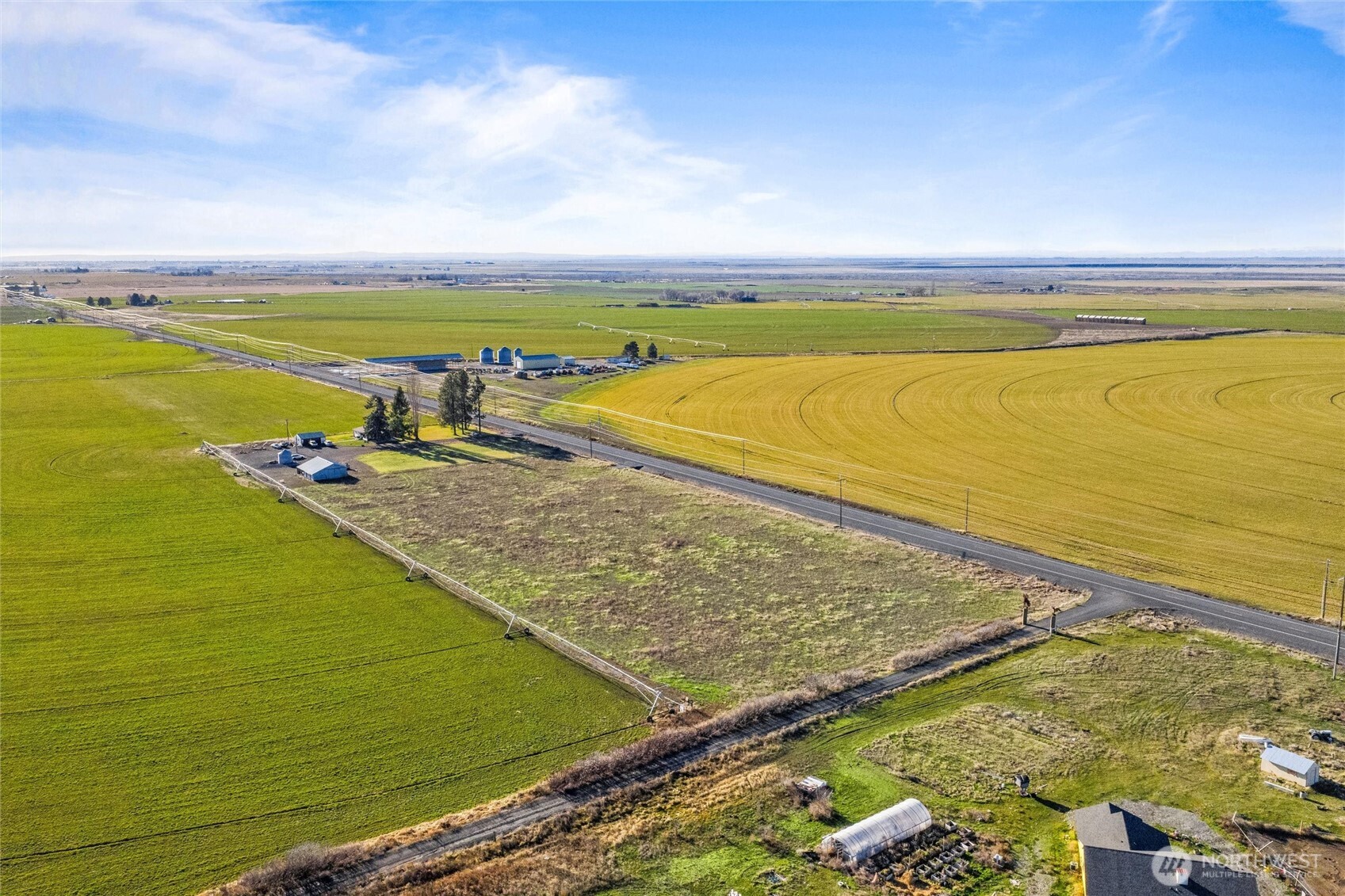 15709 Stratford Road Northeast Moses Lake, WA 98837 - Photo 5 of 19 a view of an ocean and beach