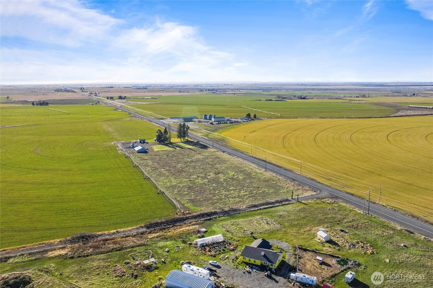 15709 Stratford Road Northeast Moses Lake, WA 98837 - Photo 8 of 19 a view of an ocean and beach
