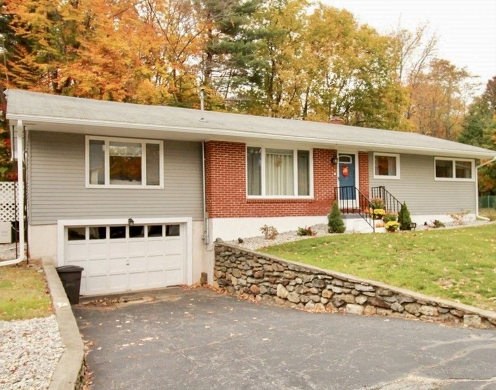 a view of a yard in front of a house