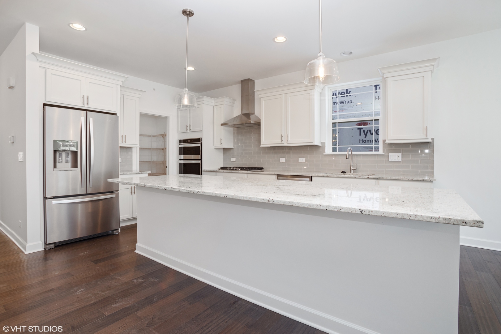 748 West Eagle Court Addison, IL 60101 - Photo 2 of 12