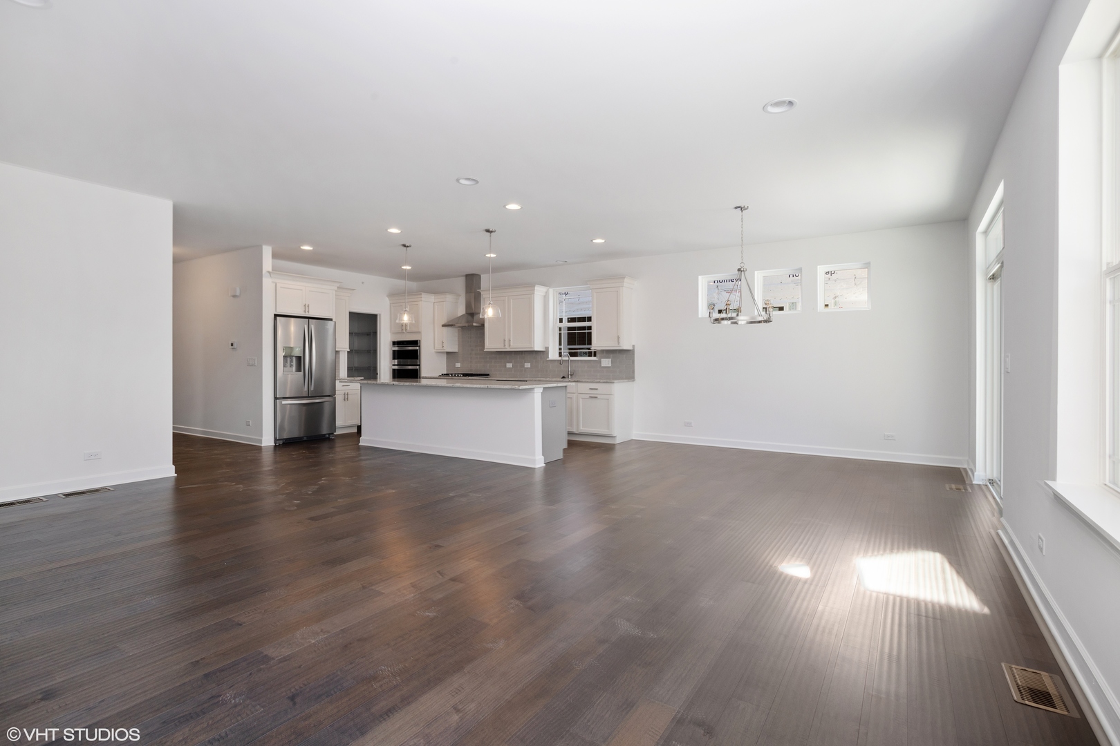 748 West Eagle Court Addison, IL 60101 - Photo 5 of 12