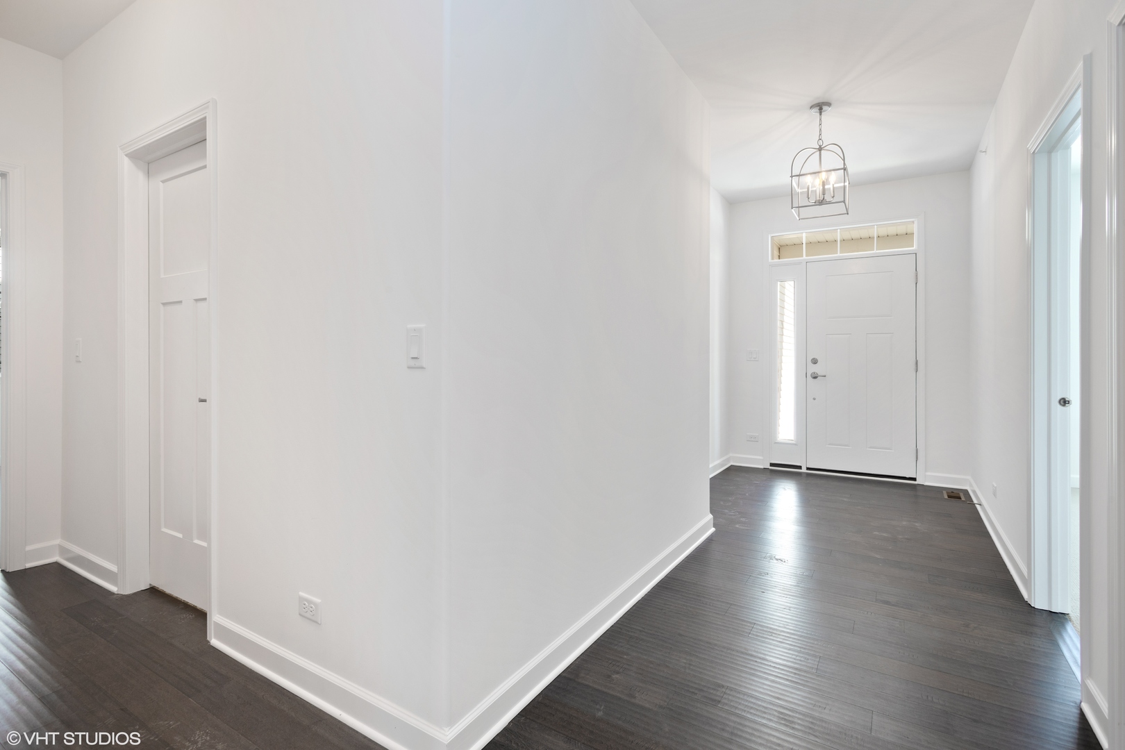 748 West Eagle Court Addison, IL 60101 - Photo 6 of 12