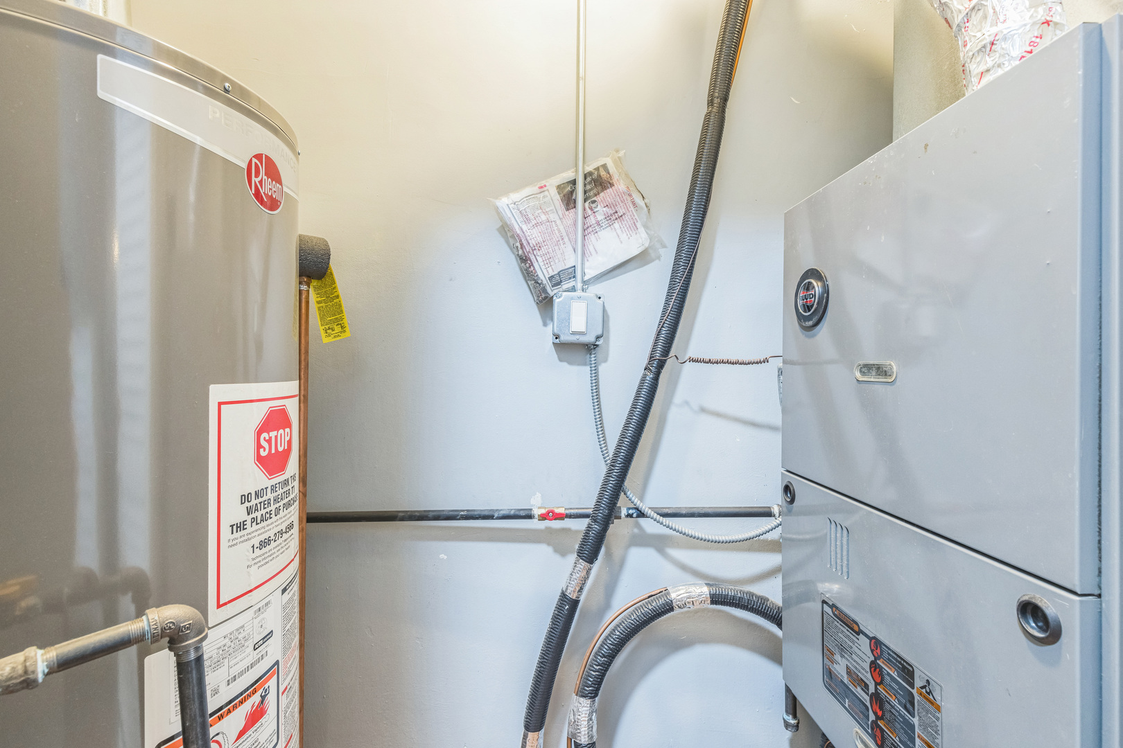 2913 West 63rd Street Chicago, IL 60629 - Photo 18 of 20 a utility room with dryer and washer