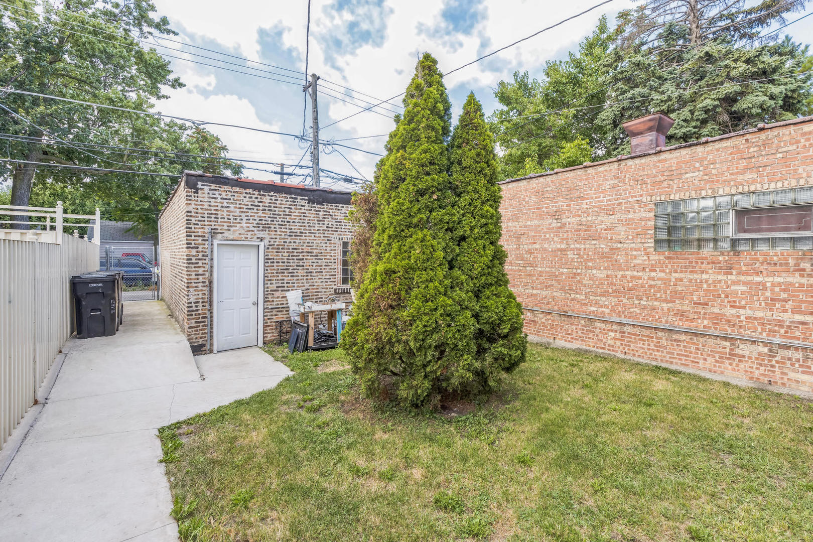 2913 West 63rd Street Chicago, IL 60629 - Photo 20 of 20 a view of a garden with plants and large trees