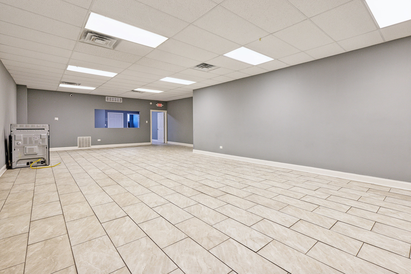 2913 West 63rd Street Chicago, IL 60629 - Photo 5 of 20 a big room with natural light