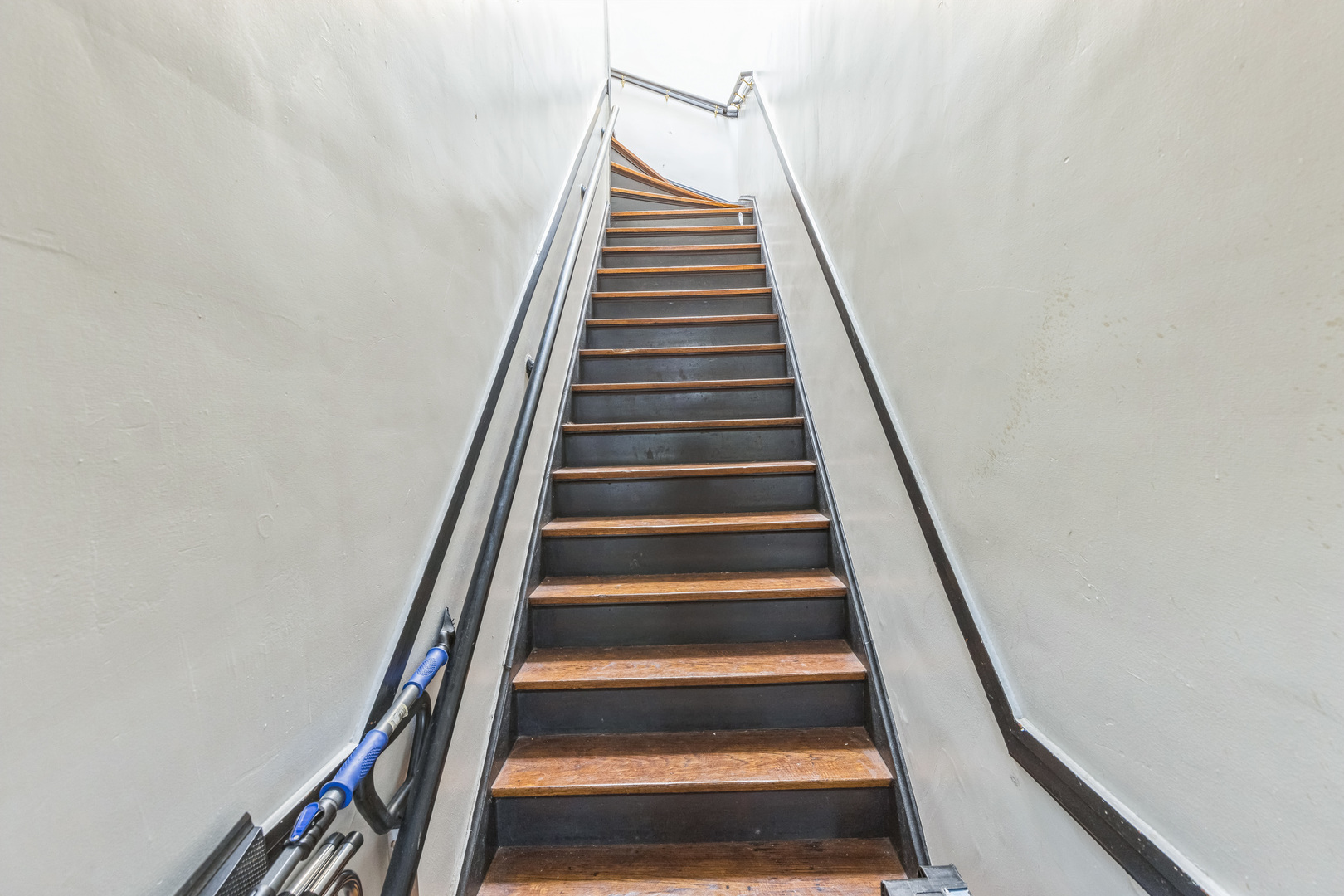 2913 West 63rd Street Chicago, IL 60629 - Photo 10 of 20 a view of entryway