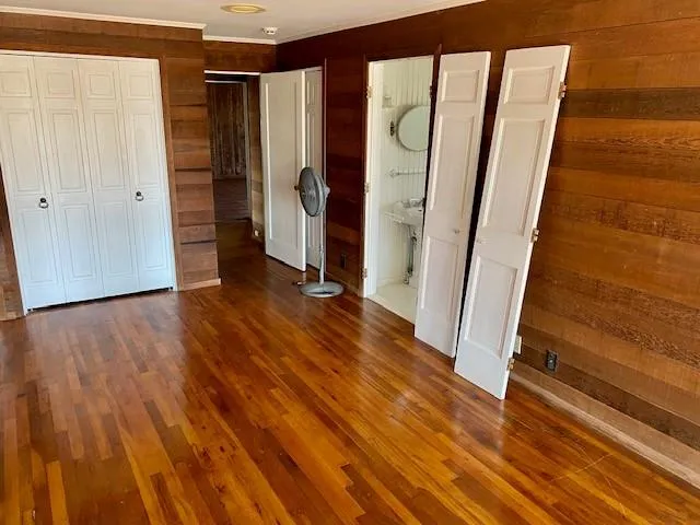 a view of a entrance door of the house