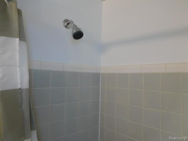 927 West Twelve Mile Road Royal Oak, MI 48073 - Photo 13 of 26