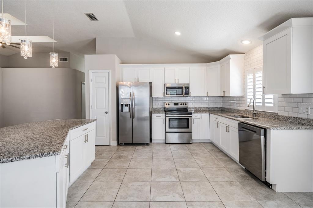 2315 Lyncrest Court Valrico, FL 33596 - Photo 7 of 42