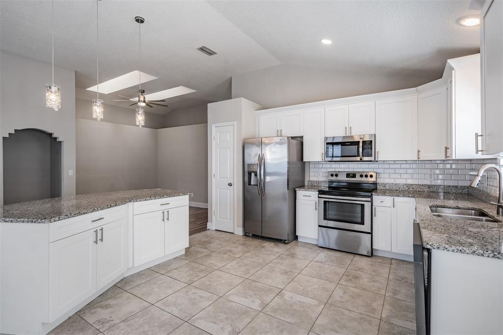 2315 Lyncrest Court Valrico, FL 33596 - Photo 8 of 42