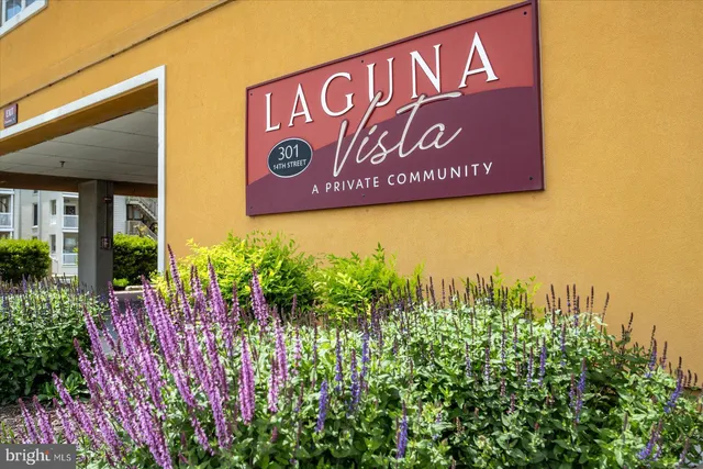 a sign that is sitting in front of a building