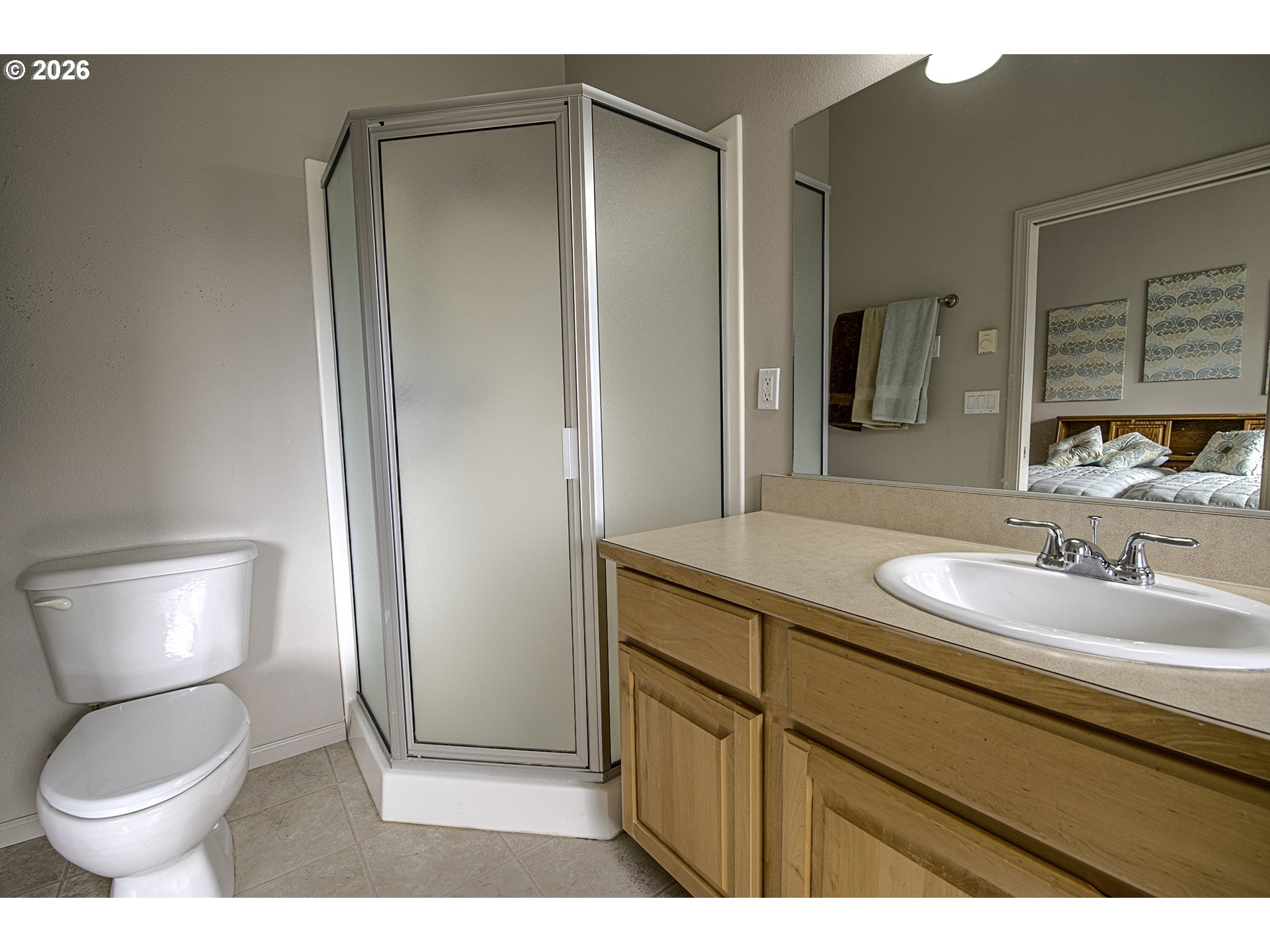 179 Laurel Street, Unit 9 Florence, OR 97439 - Photo 25 of 37 a bathroom with a toilet sink and mirror
