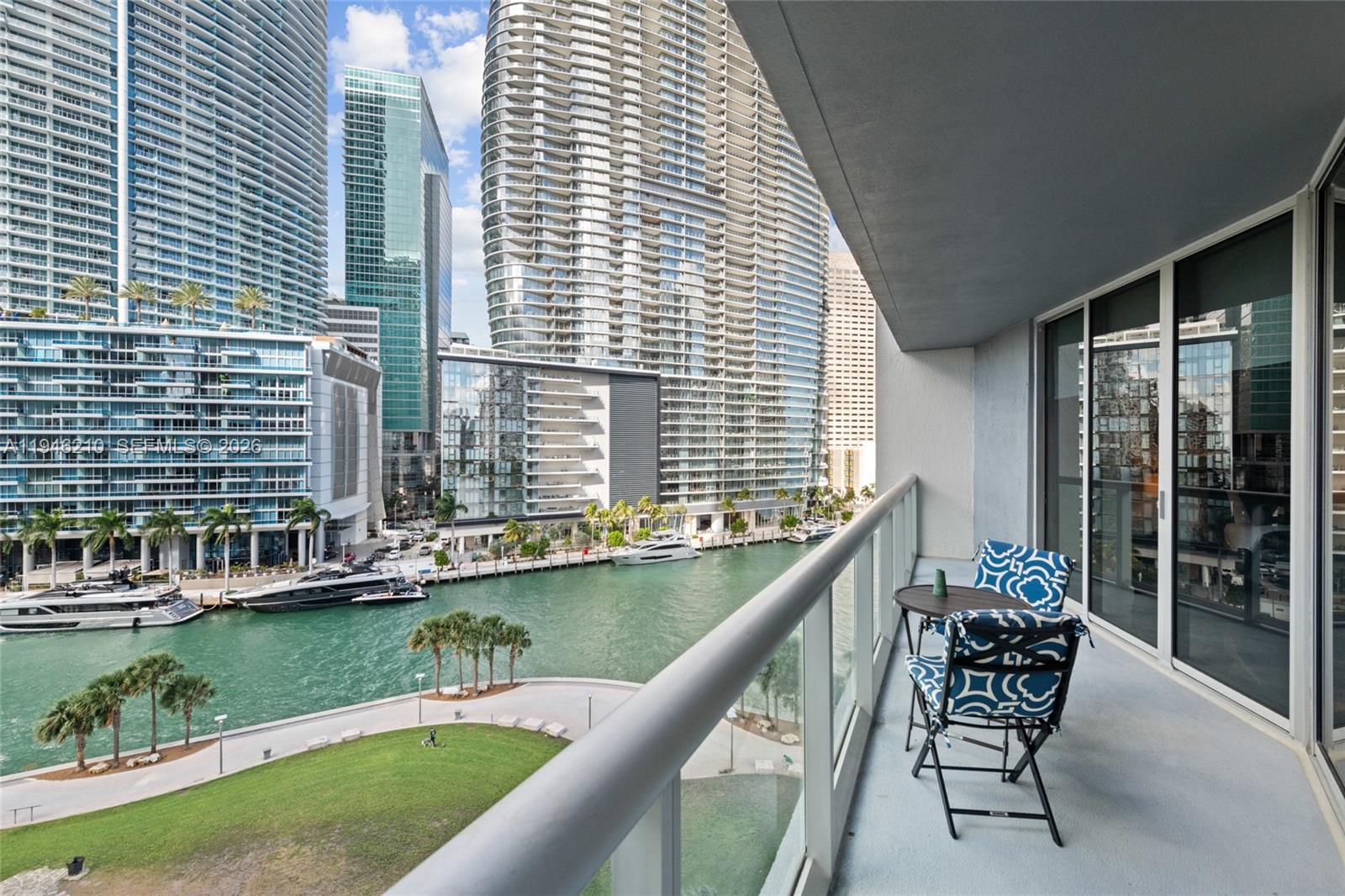 465 Brickell Avenue, Unit 904 Miami, FL 33131 - Photo 16 of 21 a balcony with chairs and table