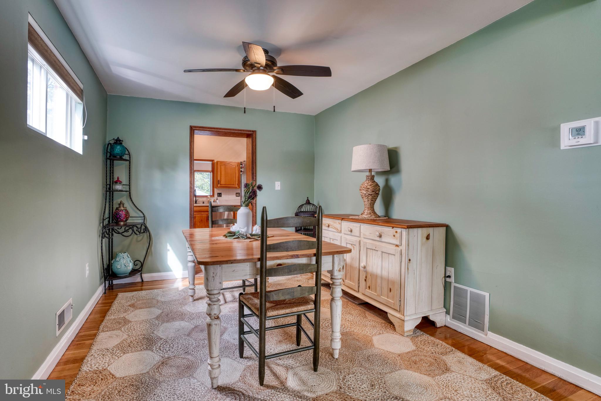 30 Tenbury Road Lutherville-Timonium, MD 21093 - Photo 21 of 51 Plenty of light