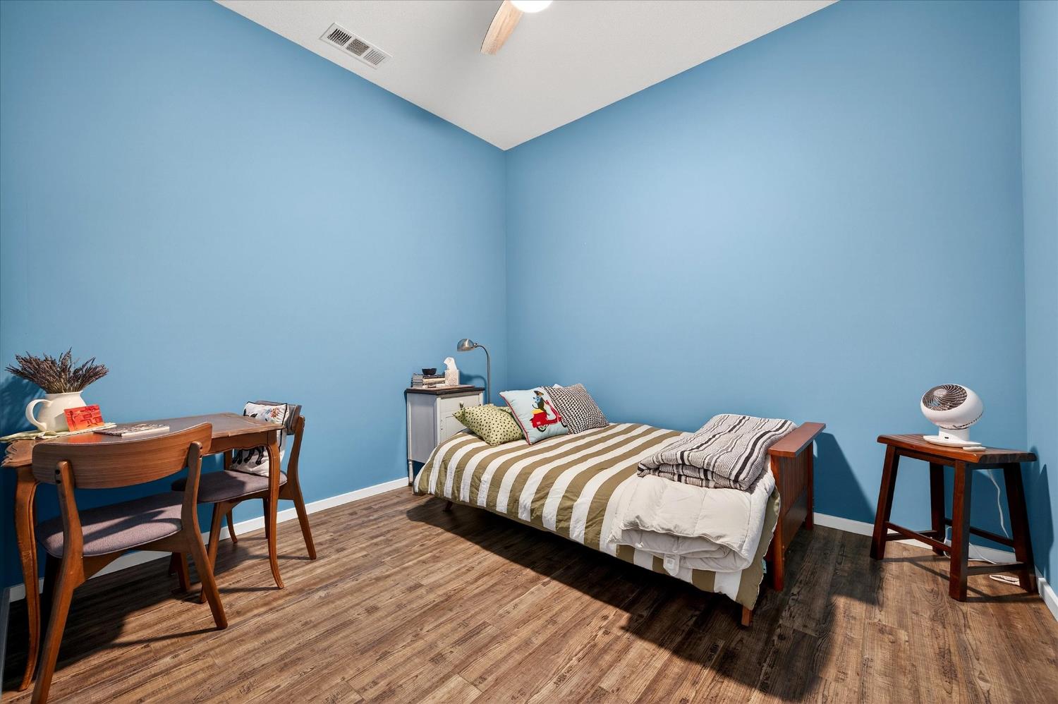 43 Main Street Isleton, CA 95641 - Photo 8 of 25 a bedroom with a bed and a table