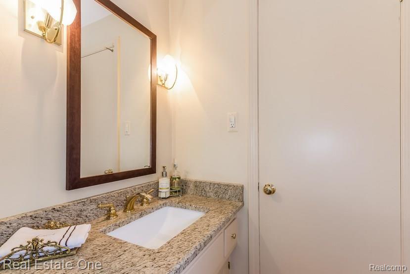 30067 Fox Grove Road Farmington Hills, MI 48334 - Photo 15 of 29