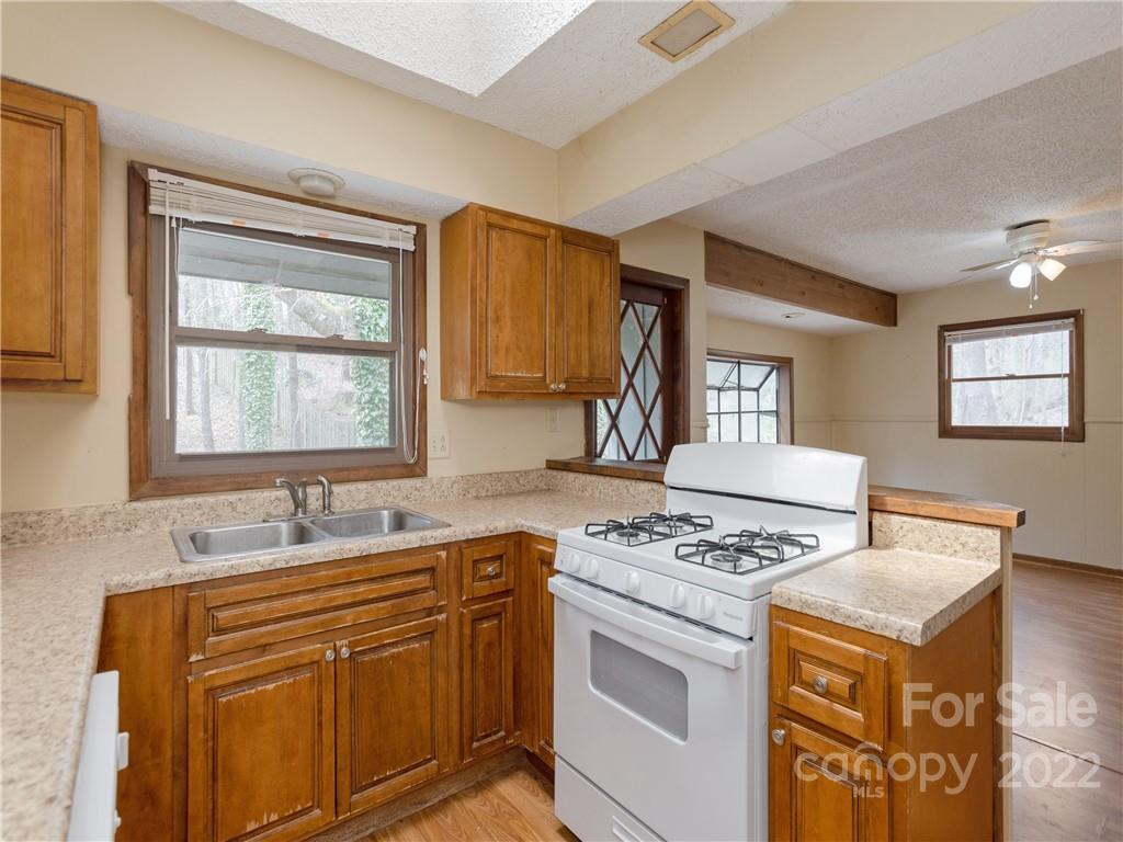 23 St Andrews Road Arden, NC 28704 - Photo 6 of 19 Gallery Image 6