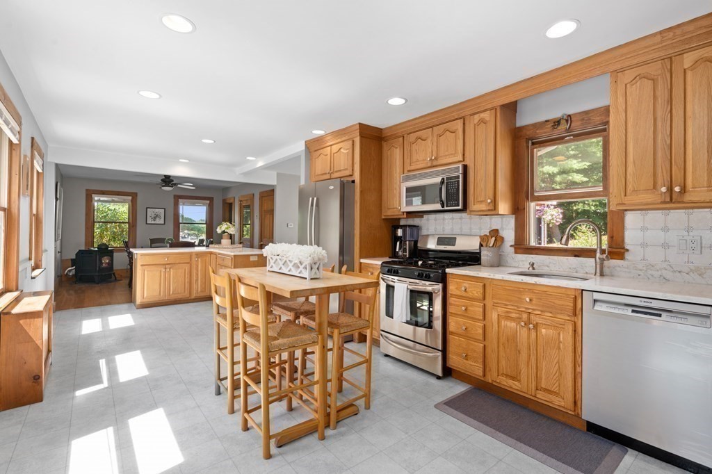 96 High Street Topsfield, MA 01983 - Photo 7 of 37 Gallery Image 7