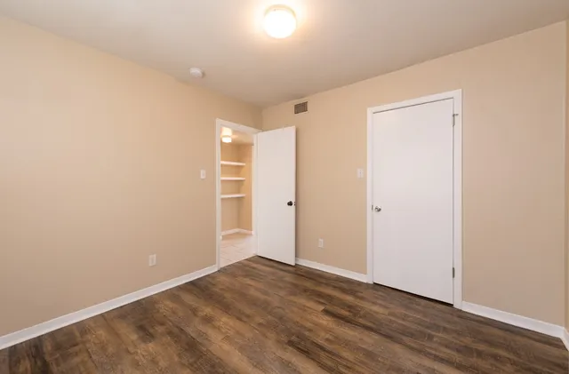 $975 | 7300 Twin Crest Drive, Unit 202, Austin, TX 78752
