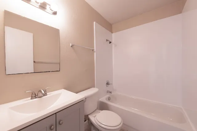 $975 | 7300 Twin Crest Drive, Unit 202, Austin, TX 78752