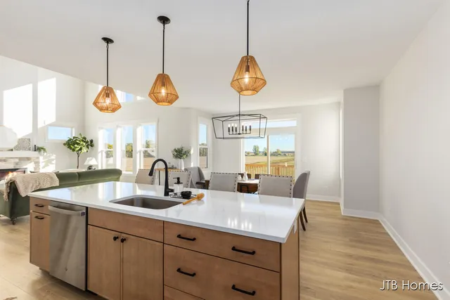 $599,900 | 11290 Shoreline Drive, Unit 121, Allendale, MI 49401