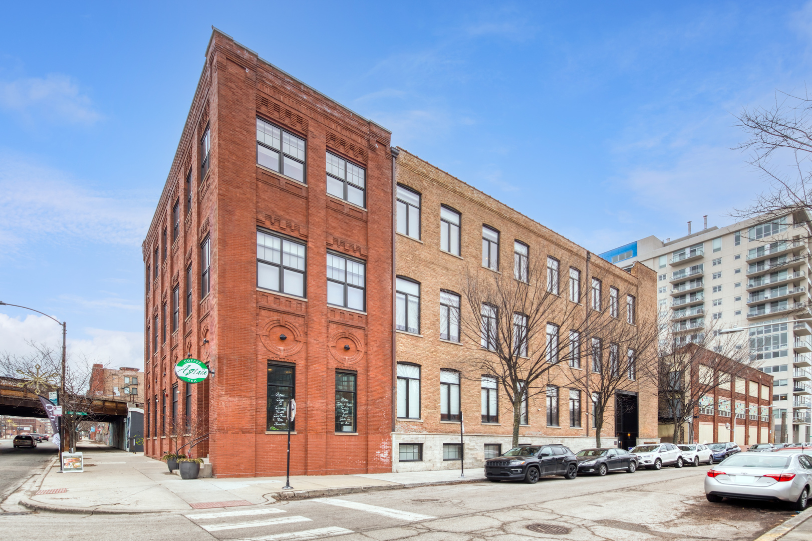 729 North Sangamon Street, Unit 401 Chicago, IL 60642 - Photo 1 of 38 a front view of a building