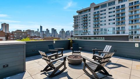 729 North Sangamon Street, Unit 401 Chicago, IL 60642 - Photo 36 of 38 a terrace with outdoor seating and city view