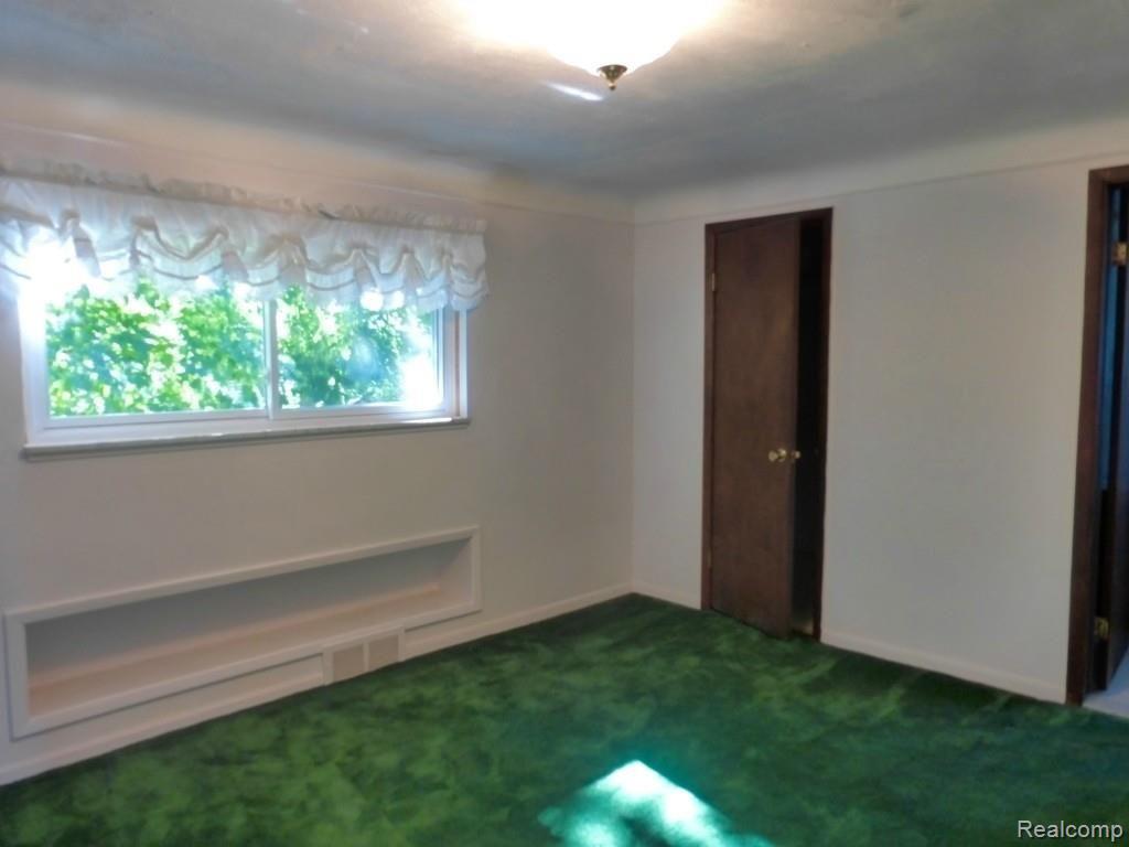 471 Lexington Road Grosse Pointe, MI 48236 - Photo 21 of 29 P1030349.jpg