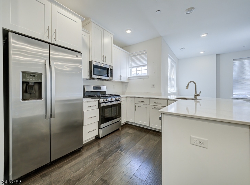 67 Veterans Way Morris Plains, NJ 07950 - Photo 10 of 33