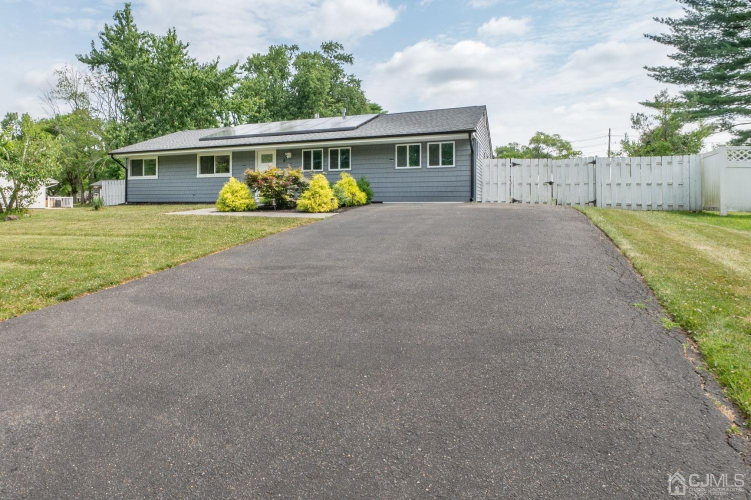 4 Cranston Road Kendall Park, NJ 08824 - Photo 3 of 30