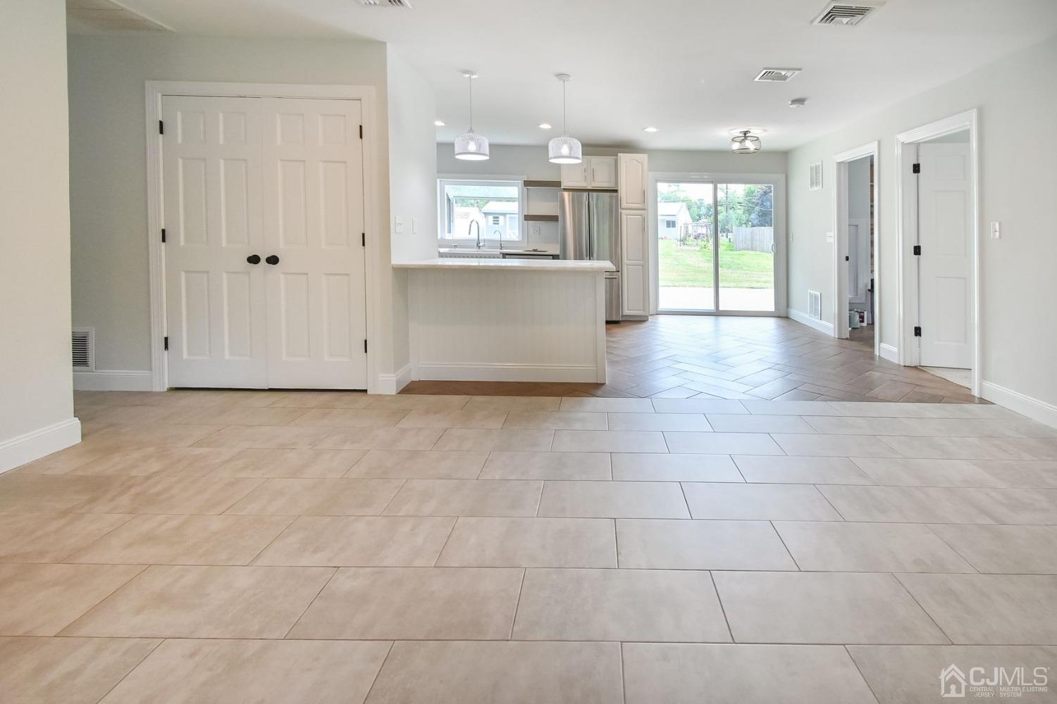 4 Cranston Road Kendall Park, NJ 08824 - Photo 8 of 30