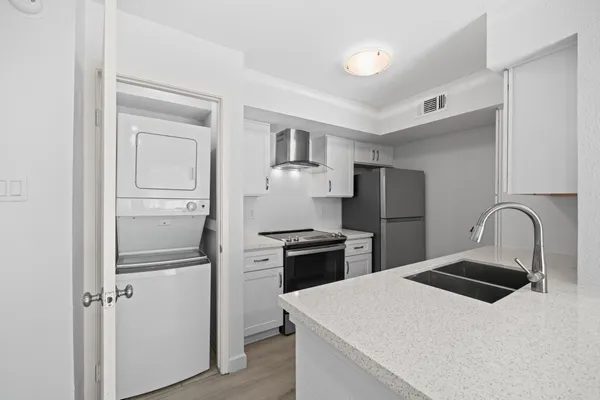 $125,000 | 2800 Jeanetta Street, Unit 2402, Houston, TX 77063